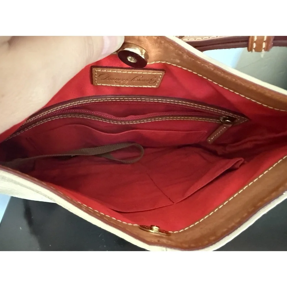 Dooney‎ And Bourke Beige Leather Shoulder Handbag Hobo Purse Red Lining Key Hold
